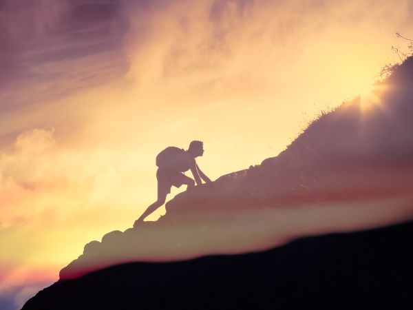Jak zachować bezpieczeństwo podczas wspinaczki górskiej dla początkujących