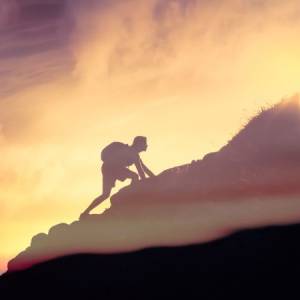 Jak zachować bezpieczeństwo podczas wspinaczki górskiej dla początkujących